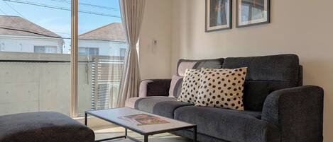 Condo Tiêu chuẩn, ban công | Khu phòng khách
