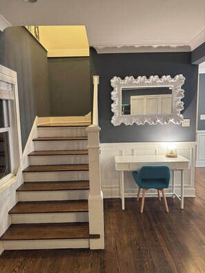 Interior - Stunning Modern & Spacious Sleeps 16 in Forest Park (Forest Park)