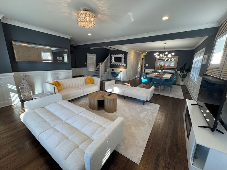 Stunning Modern & Spacious Sleeps 16 In Forest Park - Elmhurst, IL