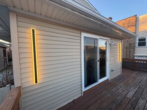 Exterior detail - Stunning Modern & Spacious Sleeps 16 in Forest Park (Forest Park)