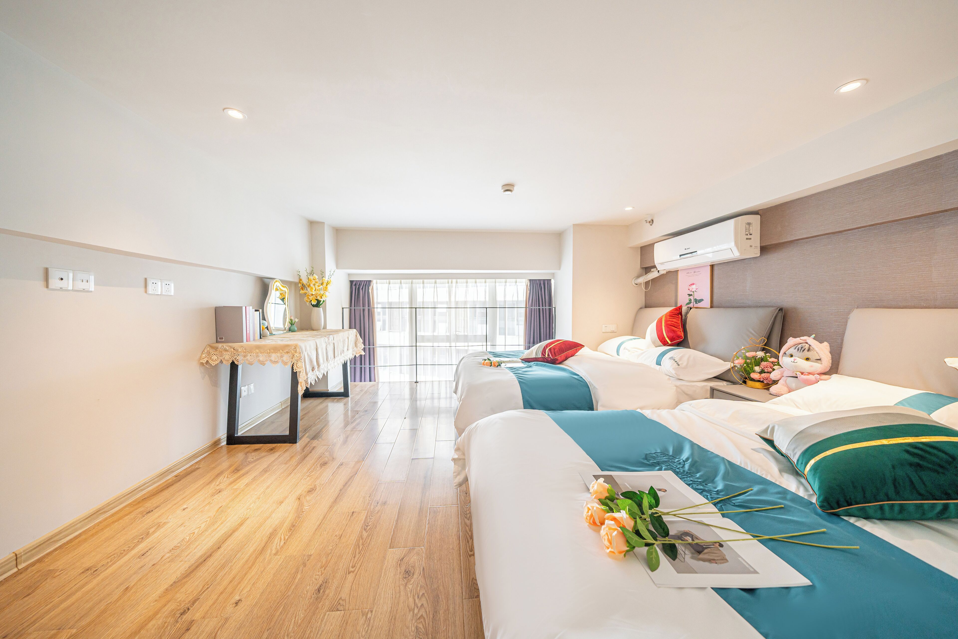 Loft básico, vistas a la ciudad | 2 dormitorios, wifi gratis, ropa de cama