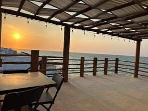 Outdoor dining - Beachfront Comfort at Casa Las Gaviotas, Chelem (Chelem)