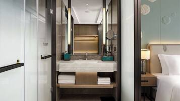 Zweibettzimmer | Zimmersafe, Bügeleisen/Bügelbrett, kostenloses WLAN