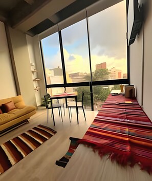 Apartment | Living area | 35-inch Smart TV with cable channels - Tu hogar en Chapinero alto te espera (Bogotá)