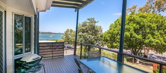 Sunset Cabins - Beachfront Cabin with Sea View. Queen bed, Laundry, full kitchen and Bathroom. Deck with BBQ