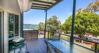 Sunset Cabins - Beachfront Cabin with Sea View. Queen bed, Laundry, full kitchen and Bathroom. Deck with BBQ