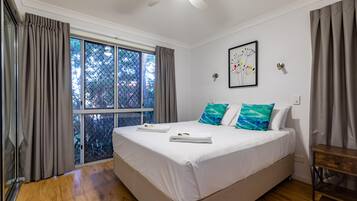 1 多间卧室、熨斗/熨衣板、床单