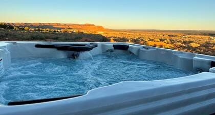 Luxury 3-bedroom house with private hot tub!