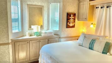 1 dormitorio, tabla de planchar con plancha, wifi y ropa de cama