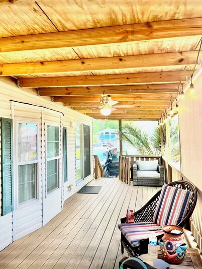 Amazing 1 bedroom cabin inside gated community in Elberta Al