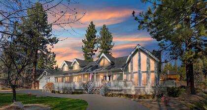Lakefront Estate with Views and Hot tub