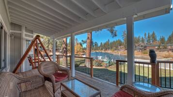 Superior House, 4 Bedrooms, Fireplace, Lake View | View from room