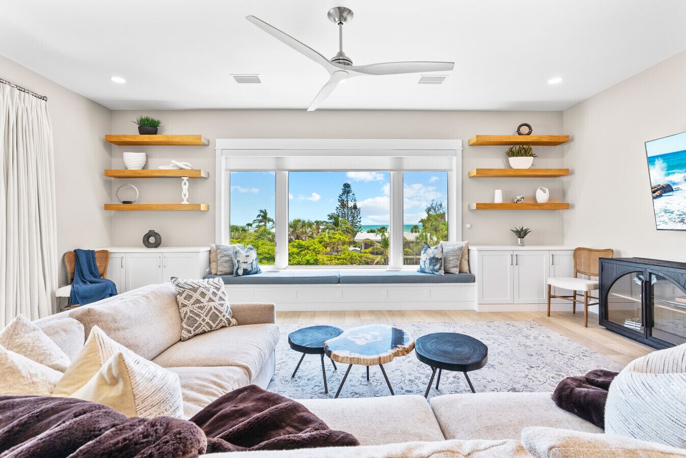 Smart-TV, Tischtennisplatte, Bücher, Videothek