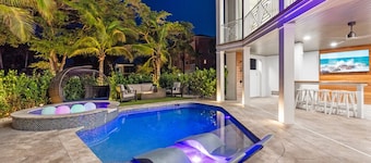 400ft to Beach, Ocean View, Pool, Rooftop, in the Siesta Key Village, 6-bdr