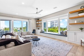 Smart TV, ping pong, books, video library - 400ft to Beach, Ocean View, Pool, Rooftop, in the Siesta Key Village, 6-bdr (Siesta Key)
