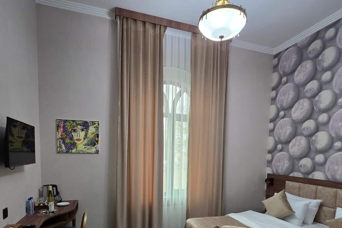 Standard Double Room Single Use, Non Smoking, Mountain View | In-room safe, desk, laptop workspace, blackout drapes