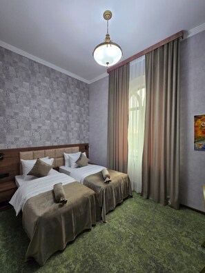 In-room safe, desk, laptop workspace, blackout drapes - Winery Chabiant Hotel (Ismailli)