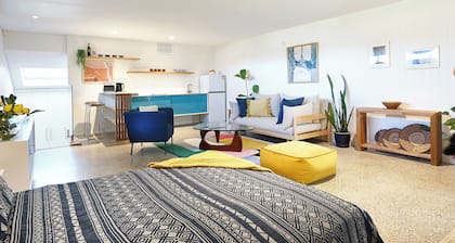 Beautifully appointed Bulli studio nestled between coast and escarpment