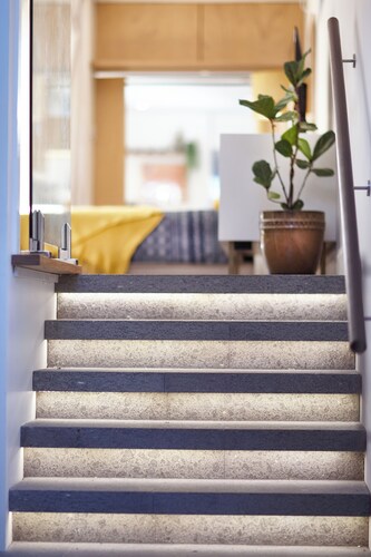 Beautifully appointed Bulli studio nestled between coast and escarpment