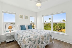 8 slaapkamers, een bureau, een strijkplank/strijkijzer, gratis wifi