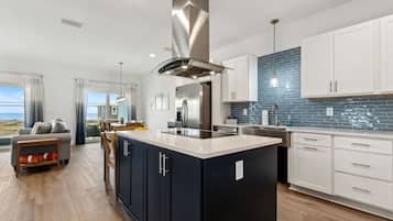 KylskÄp, mikrovÄgsugn, ugn och spishÀll