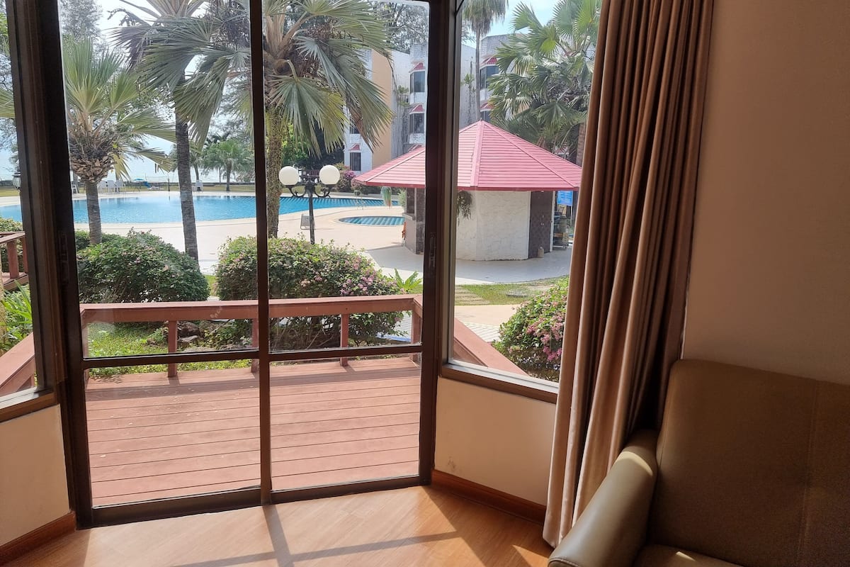 Classic Twin Room, Courtyard View | 1 bedroom, in-room safe, individually decorated, individually furnished
