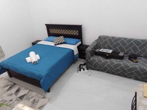 2 bedrooms, in-room safe, WiFi - #Jowen Humble Abode (Abu Dhabi)