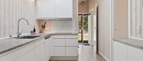 Kühlschrank, Ofen, Geschirrspüler, Kochgeschirr/Geschirr/Besteck