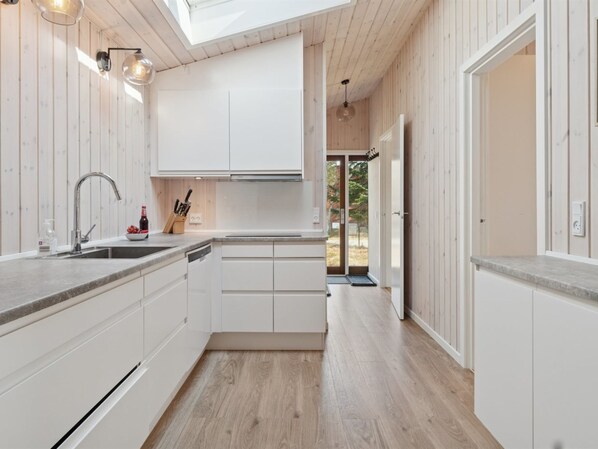 Fridge, dishwasher, cookware/dishes/utensils