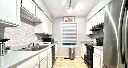 The Perch, townhome with AC, in tranquil Coralville