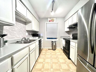 The Perch, townhome with AC, in tranquil Coralville