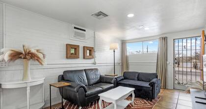 NEW LISTING: Boho Bungalow, Center City Base
