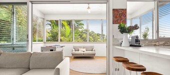 Luxury 2-Bed with Ocean Views and Garden