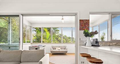 Luxury 2-Bed with Ocean Views and Garden