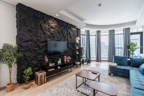 高級公寓, 城市景觀 | 起居區 | 55-吋智慧型電視,提供衛星頻道