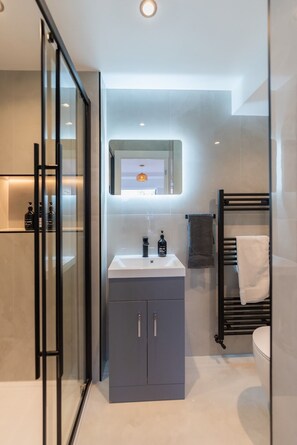 Towels - Luxury 8 Bed Home Manchester (Manchester)