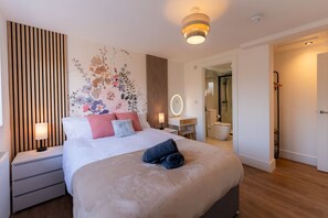 8 bedrooms, iron/ironing board, free WiFi, bed sheets - Luxury 8 Bed Home Manchester (Manchester)
