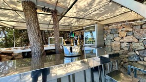 Bar (in der Unterkunft)