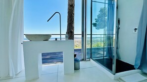 Shower, jetted tub, hair dryer, towels