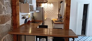 Fridge, dishwasher, coffee/tea maker, toaster