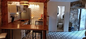 Fridge, dishwasher, coffee/tea maker, toaster