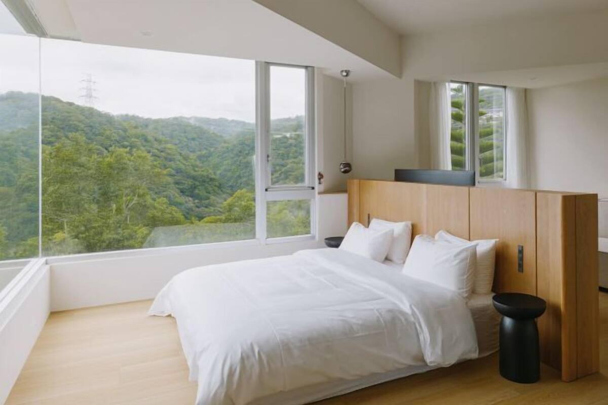 Ropa de cama de alta calidad, escritorio, cortinas opacas