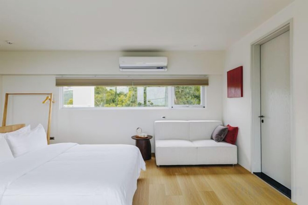 Premium bedding, desk, blackout curtains, soundproofing