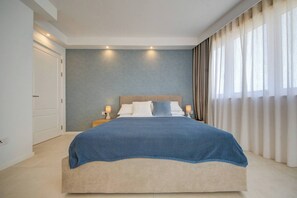 3 bedrooms, iron/ironing board, Internet, bed sheets