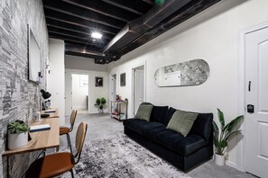 TV, lareira