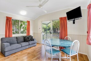 Living area - COOKTOWN HOLIDAY PARK (Cooktown)