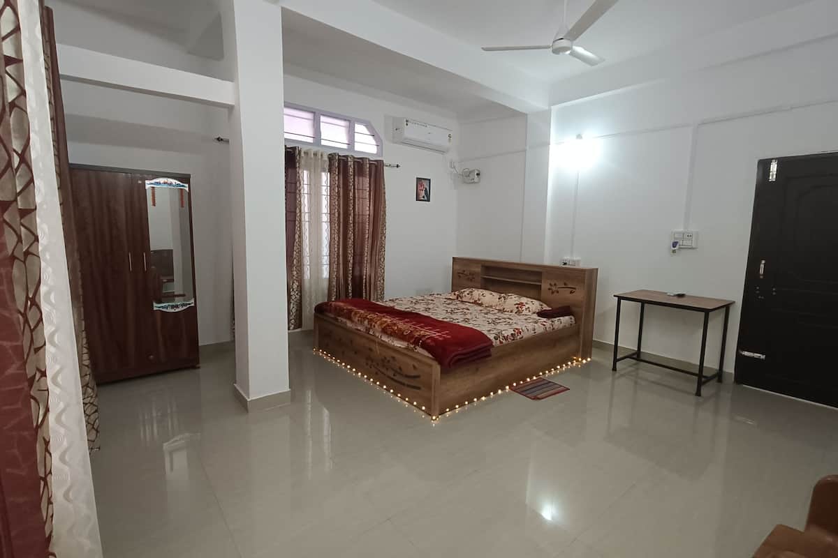 Chambre Deluxe Double ou avec lits jumeaux, cuisine, vue ville | Wi-Fi gratuit