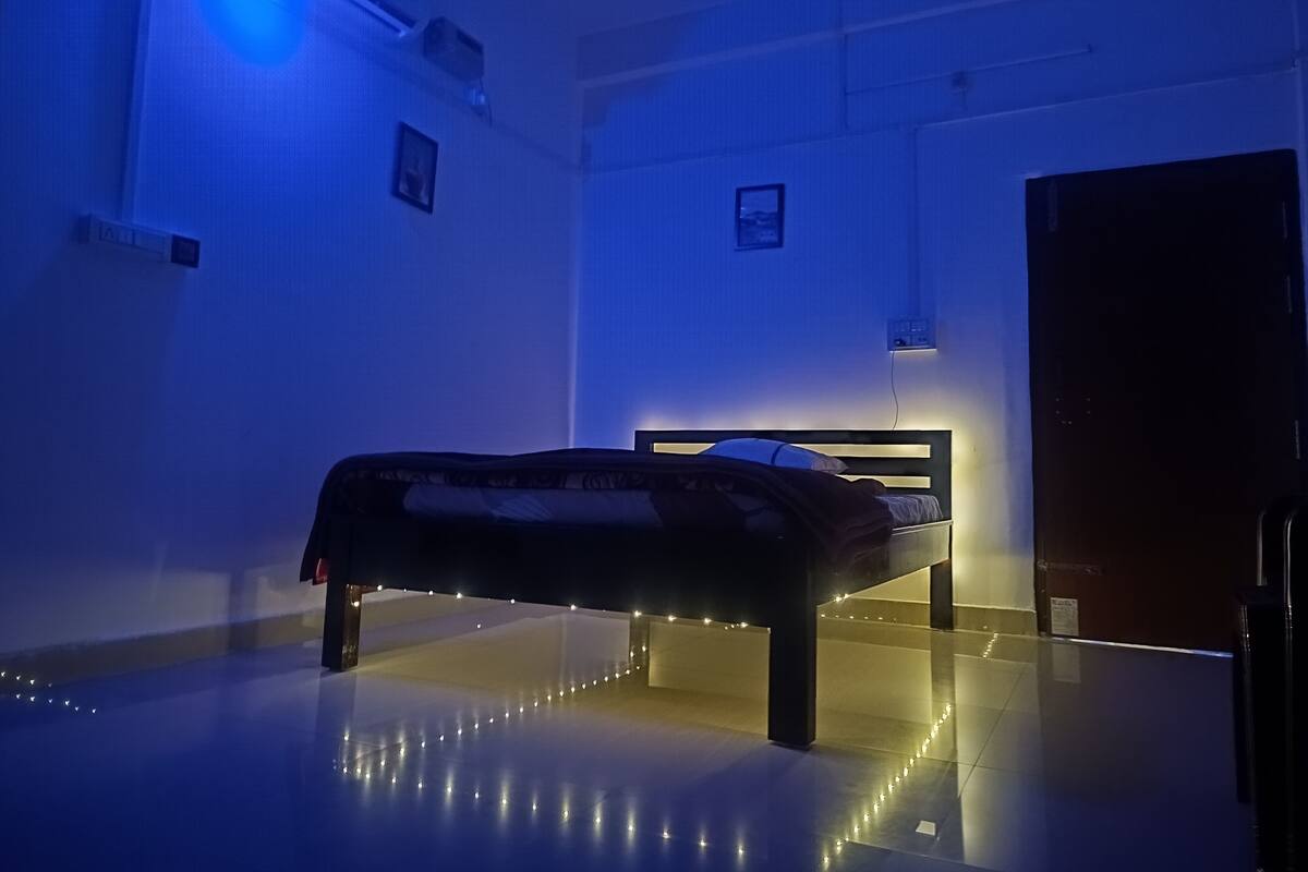 Chambre Ăconomique, salle de bains privĂ©e, vue ville