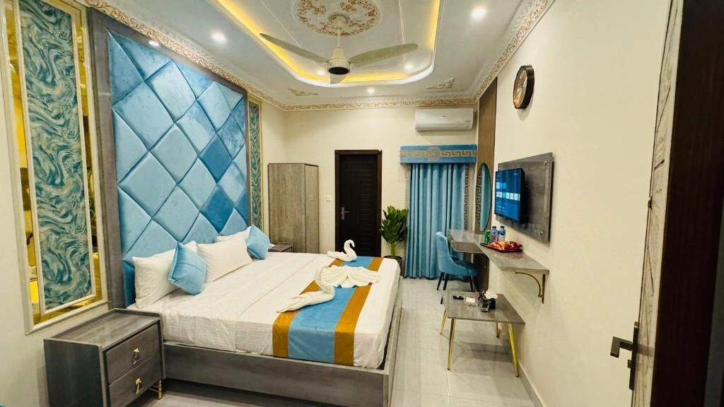 Deluxe Double or Twin Room, City View | Desk, free WiFi