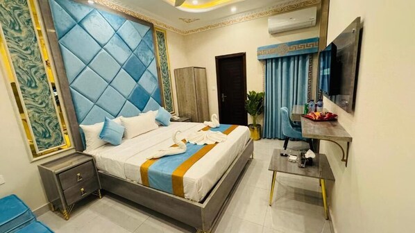 Deluxe Double or Twin Room, City View